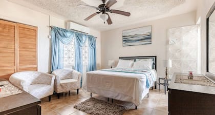 Cozy 1-bedroom apartment in peaceful Bull Bay with AC