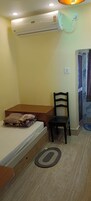 Deluxe Single Room | WiFi (free)