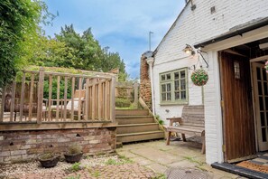 House, 3 Bedrooms, Balcony | Terrace/patio - Gorgeous 3 Bedroom Cottage In Canterbury (Canterbury)