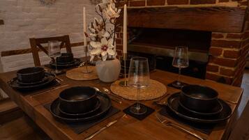 House, 3 Bedrooms, Balcony | Dining room