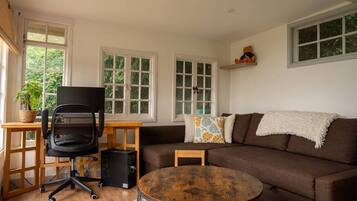 House, 3 Bedrooms, Balcony | Living room