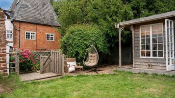 House, 3 Bedrooms, Balcony | Garden