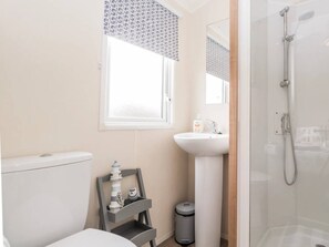 Loft, 2 Bedrooms, Garden View | Bathroom - Charming Lodge Retreat With Garden View (Dover)