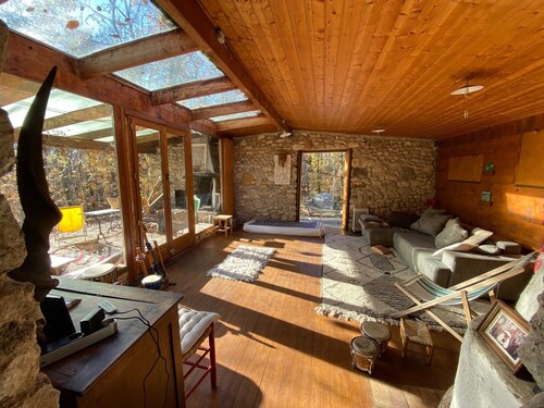 "Le domaine des grès", grande cabane isolée dans la forêt de Fontainbleau