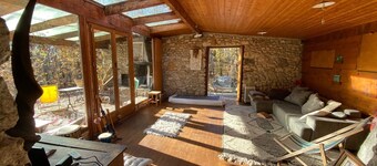 "Le domaine des grès",  grande cabane isolée dans la forêt de Fontainbleau