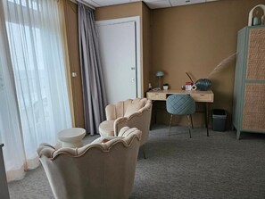 Deluxe Twin kamer, balkon, uitzicht op zee | Interieur