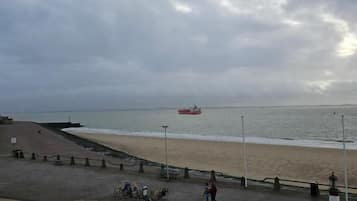 Deluxe-Zweibettzimmer, Veranda, Meerblick | Strand