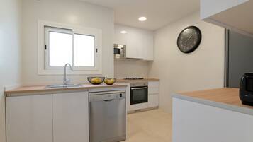 Fridge, microwave, dishwasher