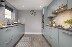 Private kitchen - Large House,Central Sidmouth,4 bedroom inc Parking (Sidmouth)