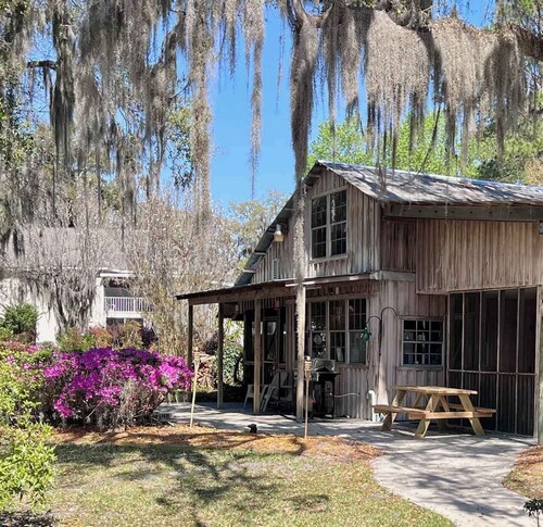 Shirley's Charming and Peaceful Cabin