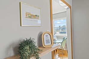 Interior - Walkable Downtown Sturgeon Bay - The Florist House (Sturgeon Bay)