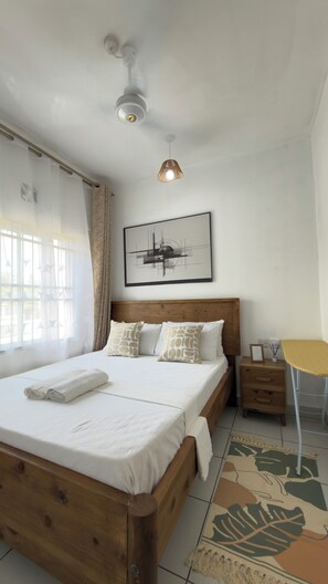 1 habitación, tabla de planchar con plancha, wifi gratis y ropa de cama 