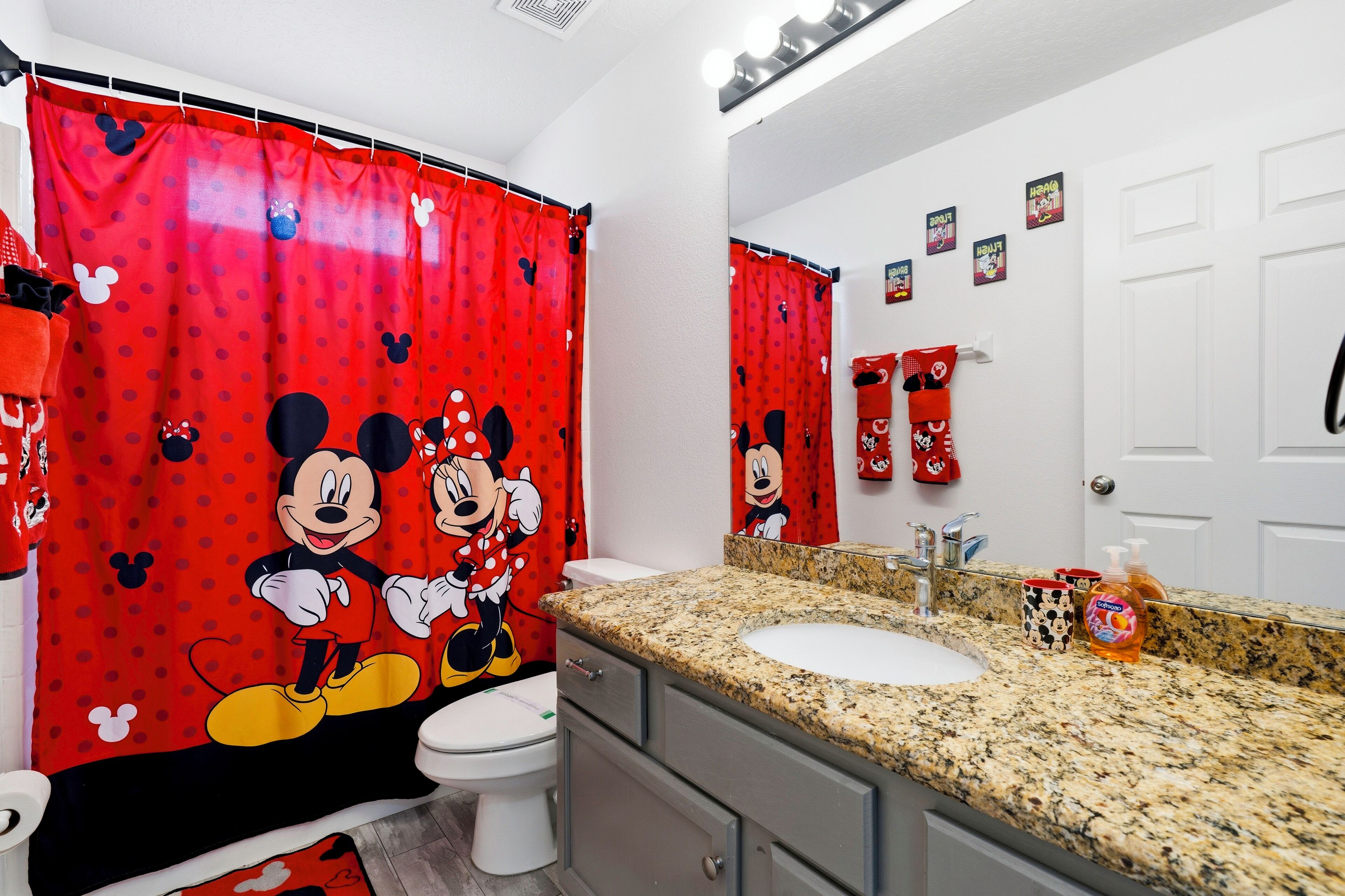 House, 5 Bedrooms, Private Pool, Lakeside | Bathroom | Free toiletries, hair dryer, towels, soap