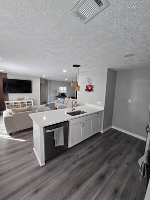 Smart TV, table football - 5 Bedroom Home Minutes from Attractions & Downtown (Tampa)