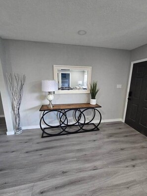 Interior - 5 Bedroom Home Minutes from Attractions & Downtown (Tampa)