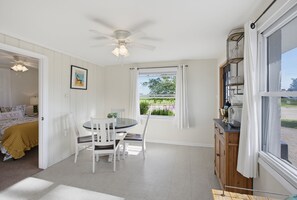 Dining - The Cottage of Port Austin - Pet Friendly (Port Austin)