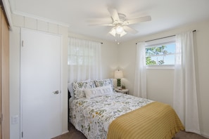 3 bedrooms, iron/ironing board, WiFi, bed sheets - The Cottage of Port Austin - Pet Friendly (Port Austin)