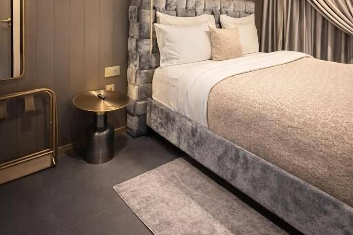 Chalet supérieur, balcon, vue sur la montagne