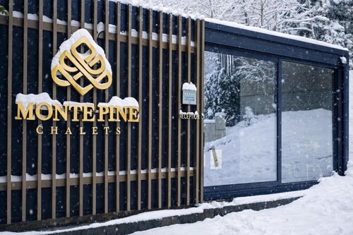 Monte Pine Chalets 