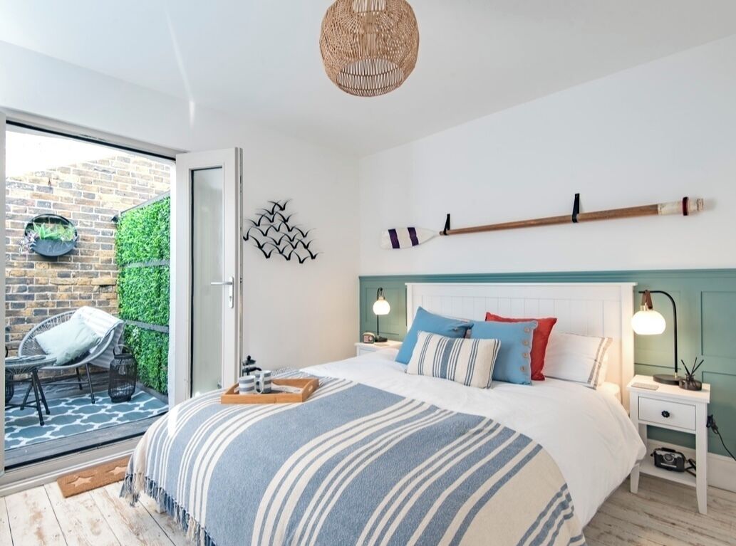 2 Schlafzimmer, Schreibtisch, Bügeleisen/Bügelbrett, Reisekinderbett