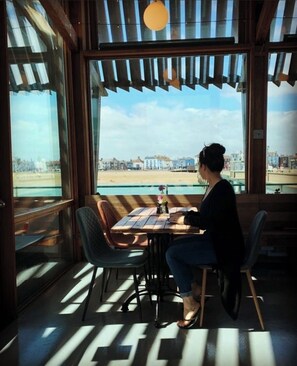 Dining - 5 minutes to the beach :  Seabreeze Cottage by Foreland Cottages (Walmer)