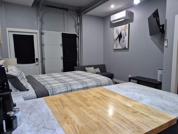 Room - New Modern Studio in Maryville (Maryville)