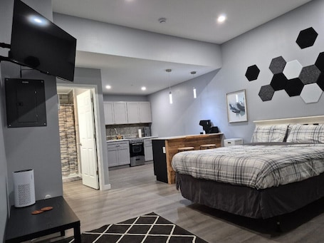 Room. New Modern Studio in Maryville