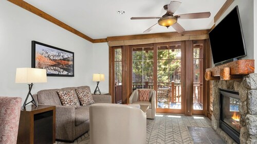 Luxury 2BR Mountain Villa at Hyatt High Sierra Lodge – Prime April Week!