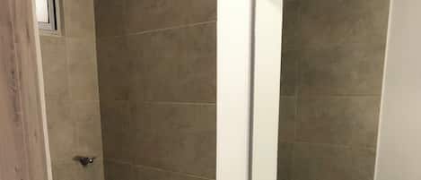 Dusche, Handtücher, Seife, Toilettenpapier