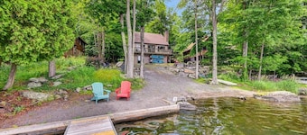 Spacious 4-bedroom Lake front house in serene Lake Ariel with AC