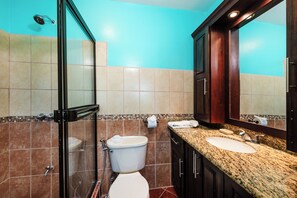 Shower, hair dryer, towels, soap - Ocean View Condo - Steps to Ocotal Beach (Sardinal)