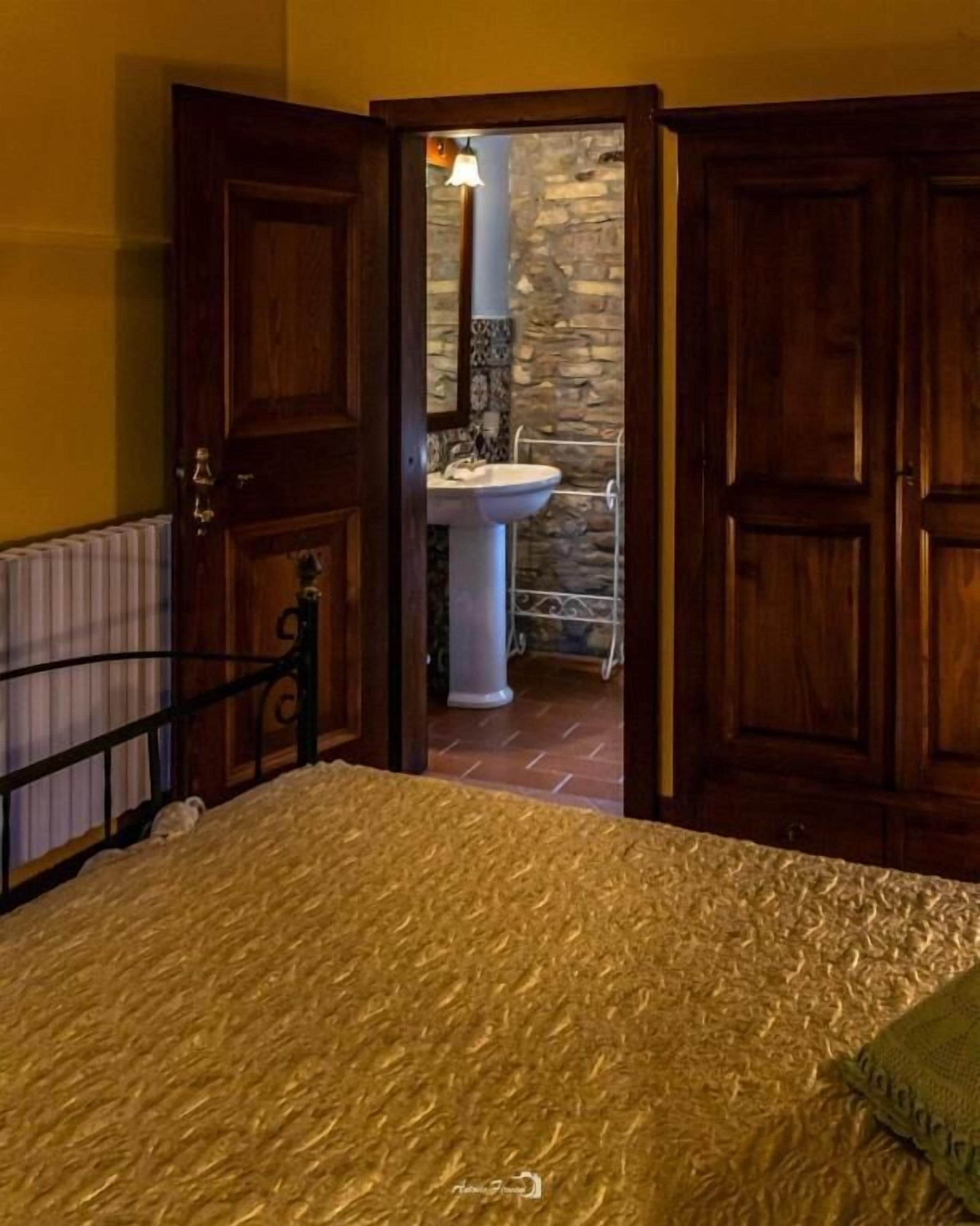 Deluxe Double Room, Valley View | Desk, laptop workspace, free WiFi