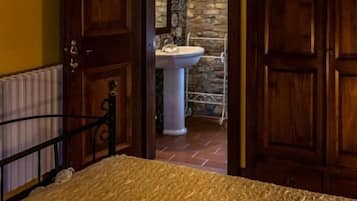 Deluxe Double Room, Valley View | Desk, laptop workspace, free WiFi