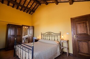 Superior Double Room, Balcony, Sea View | Desk, laptop workspace, free WiFi - Castello di Petecciano (Mosciano Sant'Angelo)