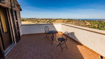 Chambre Double Supérieure, balcon, vue mer | Restauration extérieure