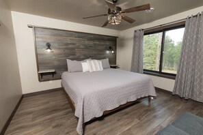 5 bedrooms, desk, iron/ironing board, travel cot - Cabin · Hot Tub · Pool · Sleeps 16 · Game Room (Lead)