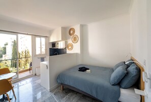 1 bedroom, iron/ironing board, WiFi, bed sheets - L'Astrolabe - Studio near Croisette (Cannes)