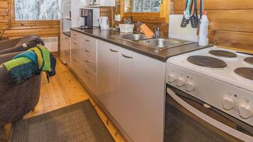 Kühlschrank, Mikrowelle, Kochgeschirr/Geschirr/Besteck