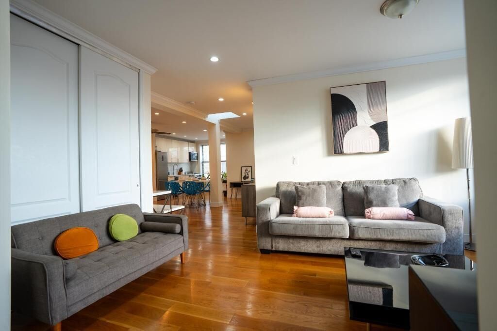 アパートメント 4 ベッドルーム キッチン | リビング エリア