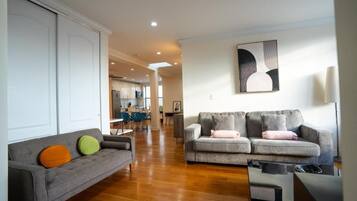 Apartment, 4 Bedrooms, Kitchen | Living area