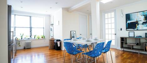 Appartement, 4 chambres, cuisine | Restauration dans la chambre