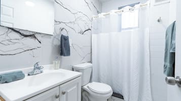 Sviitti, 3 makuuhuonetta, keittiö | Kylpyhuone