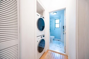 スイート 3 ベッドルーム キッチン | バスルーム