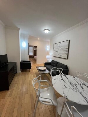 Suite, 3 Schlafzimmer, Küche | Wohnbereich