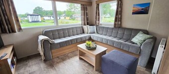 Modern Chalet Inn een Groene Oase van Rust