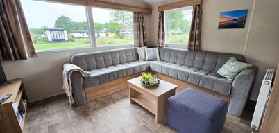Modern Chalet Inn een Groene Oase van Rust
