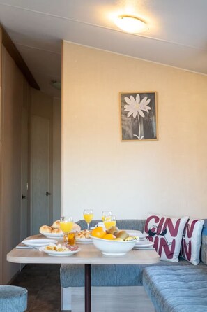 Dining - Modern Chalet Inn een Groene Oase van Rust (Hoogersmilde)