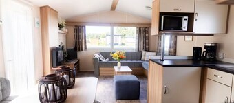 Modern Chalet Inn een Groene Oase van Rust