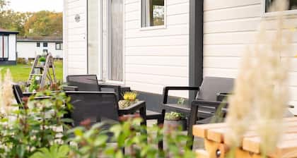 Modern Chalet Inn een Groene Oase van Rust