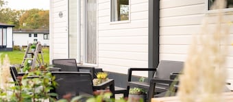 Modern Chalet Inn een Groene Oase van Rust